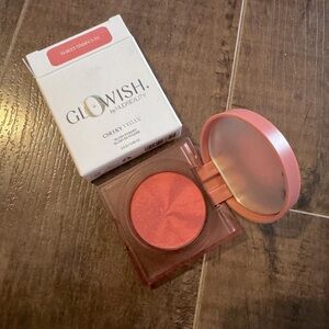 Huda Beauty Glowish Caring Coral Blush